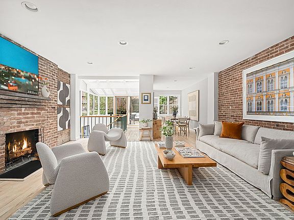2nd image of 325 W 82nd St APT 1