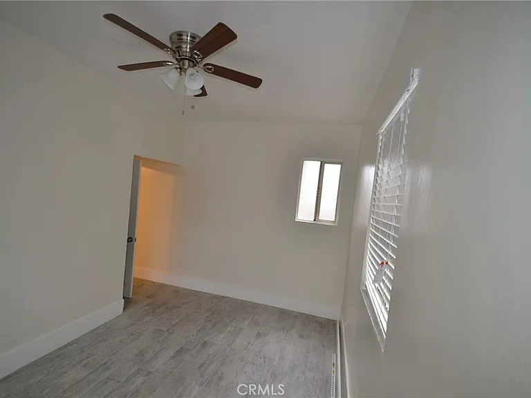 1025 Gladys Ave — Photo 27