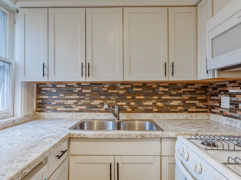 422 W Saginaw St #1 — Photo 8