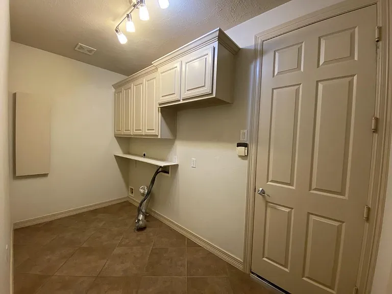 8311 Cabrillo Landing Ct — Photo 21