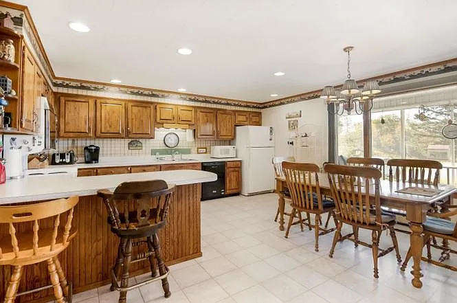 26 Maple St — Photo 11