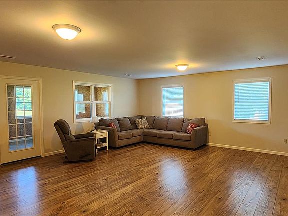 3rd image of 1023 County Road 349
