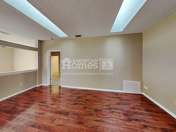 3rd image of 1846 Windsor Oak Dr