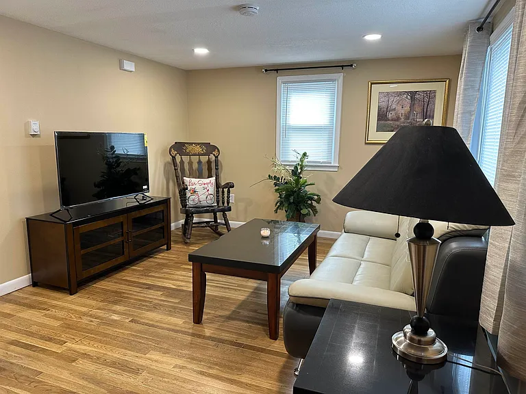 4 Lorraine Ave — Photo 8