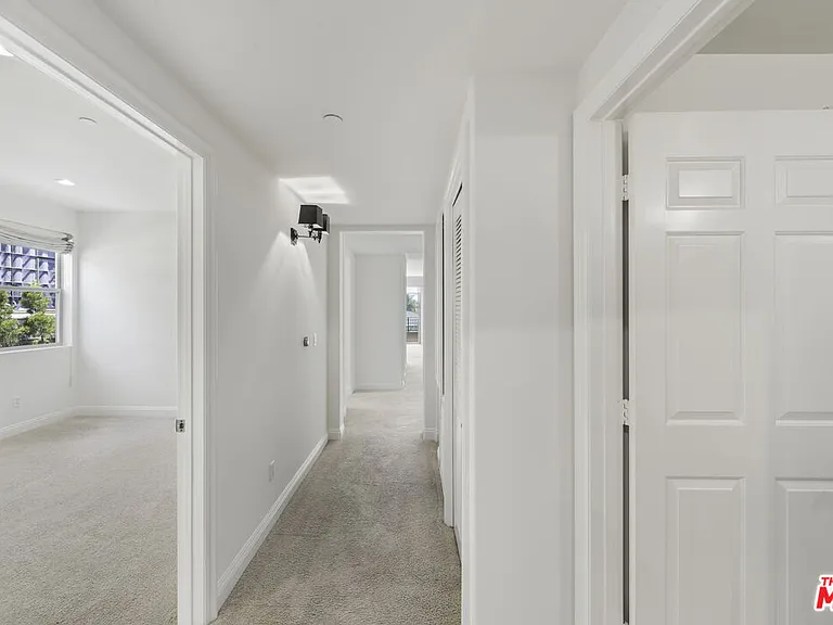 1820 Benecia Ave #402 — Photo 71