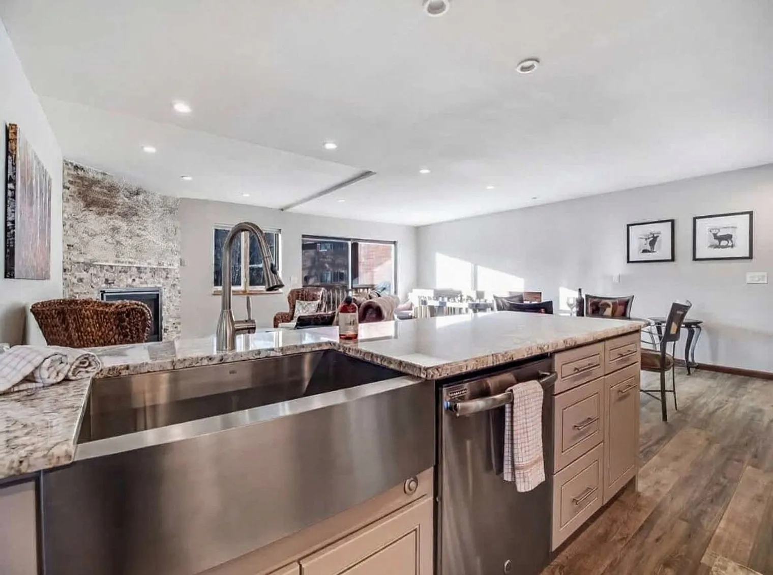 4 bed, 4.0 bath, $6,068 — Photo 3