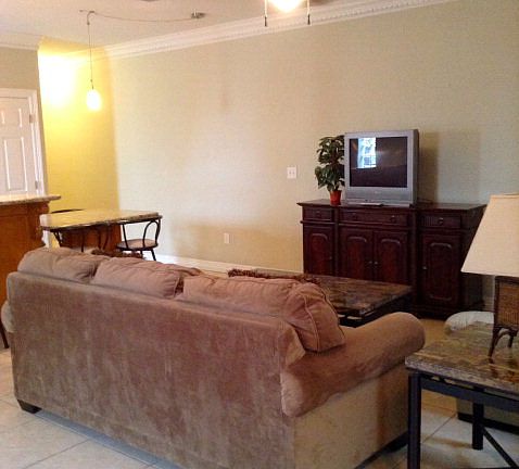 4th image of 104 E Palm St #1
