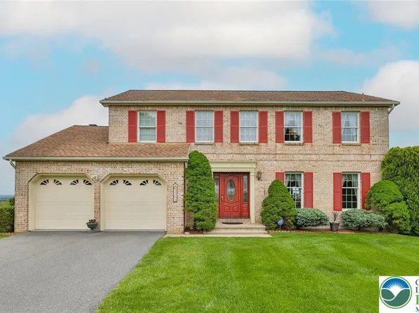 216 Memorial Dr, Bath, PA 18014