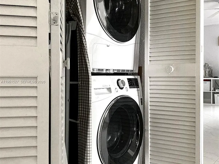 49 Majorca Ave #303 — Photo 7