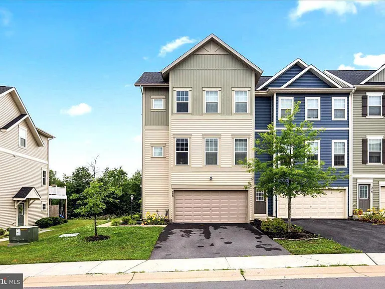 220 Patchwork Dr — Photo 2