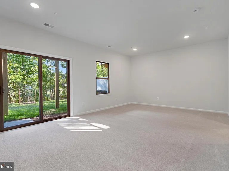 6947 Gladebrook Rd — Photo 5