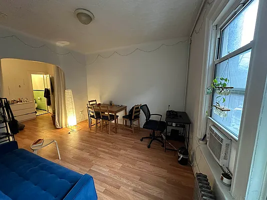 Rented by Premier Metro Realty Corp | media 3