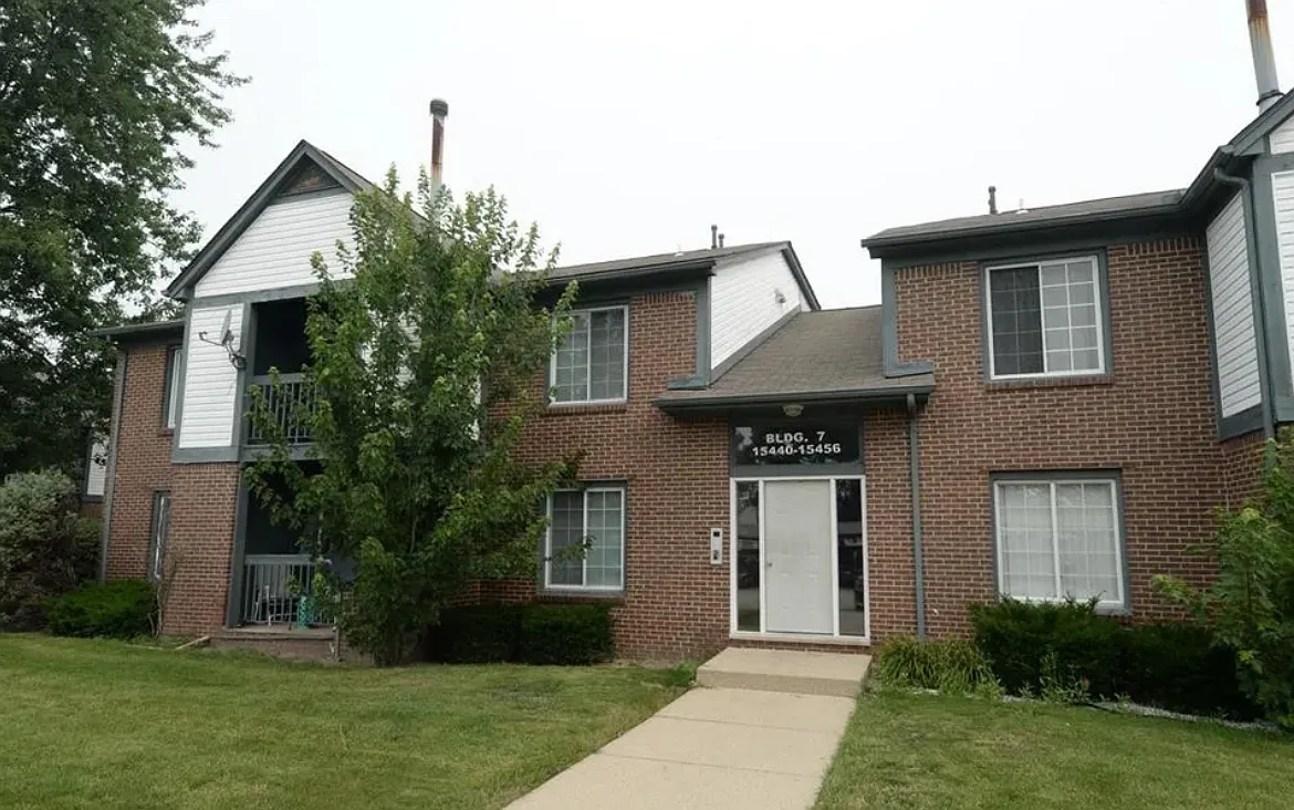 2 bed, 1092 sqft, $1,600 — Photo 1