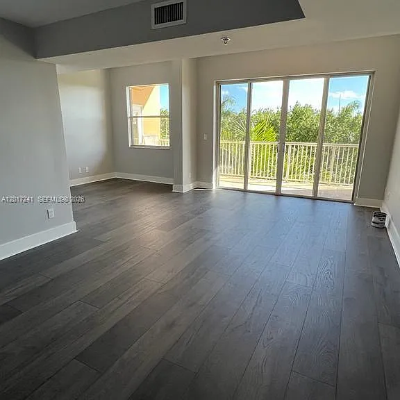 509 E Sheridan St #408 — Photo 1