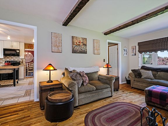 8 Farmstead Ln   (0007of 39).jpg