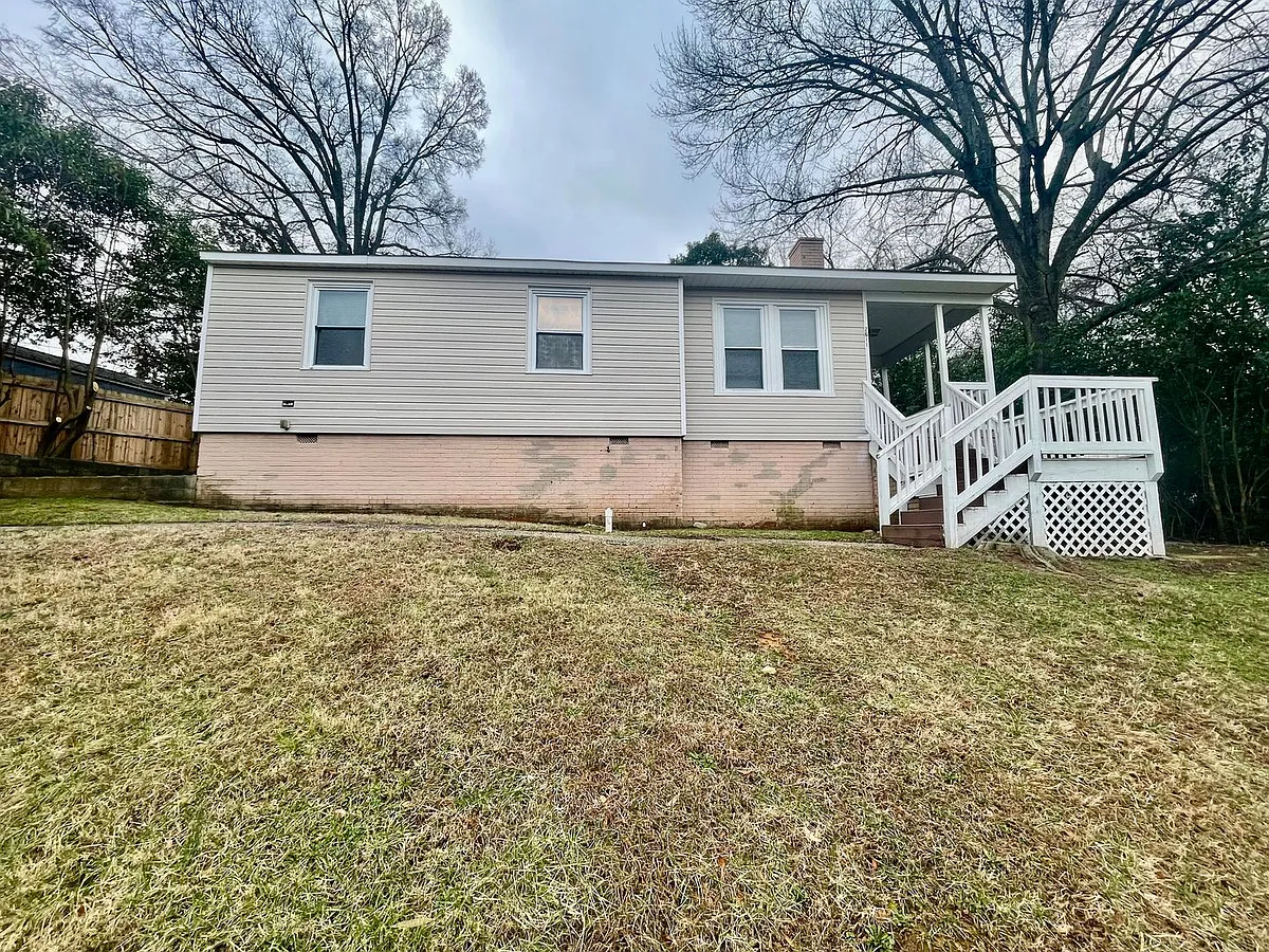 Building Photo - 2611 Columbus Cir
