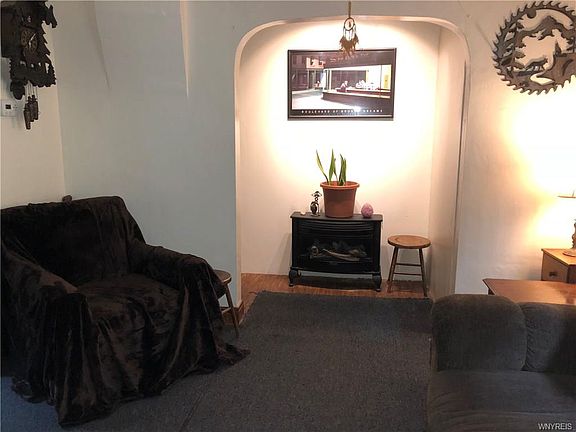 3rd image of 80 Mohr St