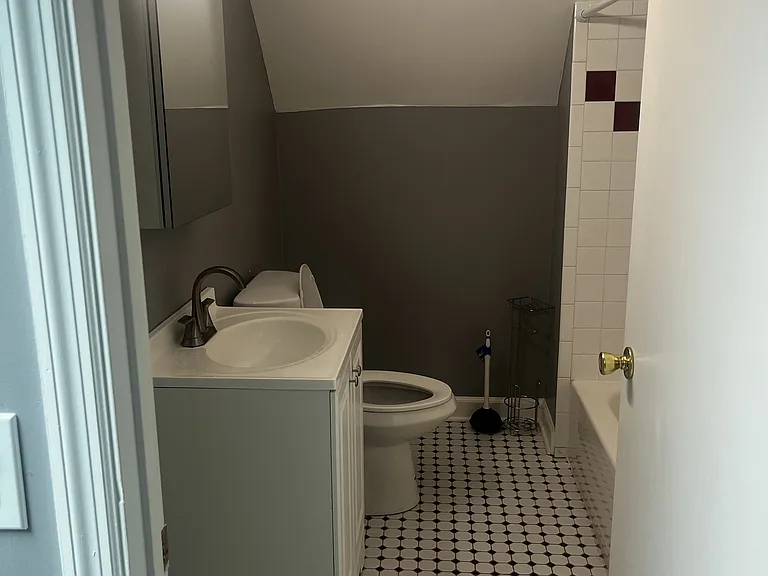 2710 W 23rd St #3 — Photo 4