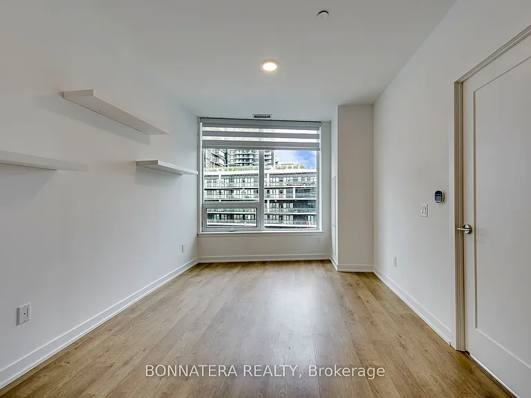 5105 Hurontario St #408 — Photo 18