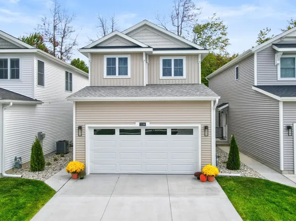 7236 Atwater Dr, Norton Shores, MI 49456