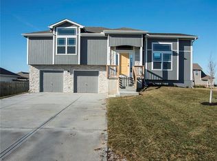 21050 Waterford Dr, Spring Hill, KS 66083