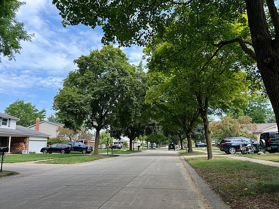 4th image of 4840 Calvert Dr