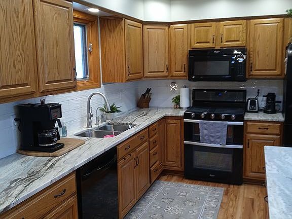 2nd image of 7510 Glenwood Cir