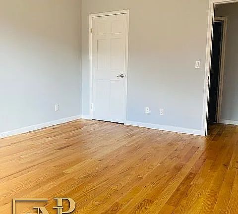 5th image of 2517 Voorhies Ave #1E