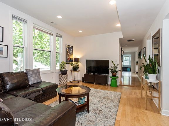 3rd image of 5158 W Ainslie St