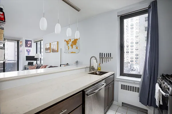Sold by Remax City Square | media 11