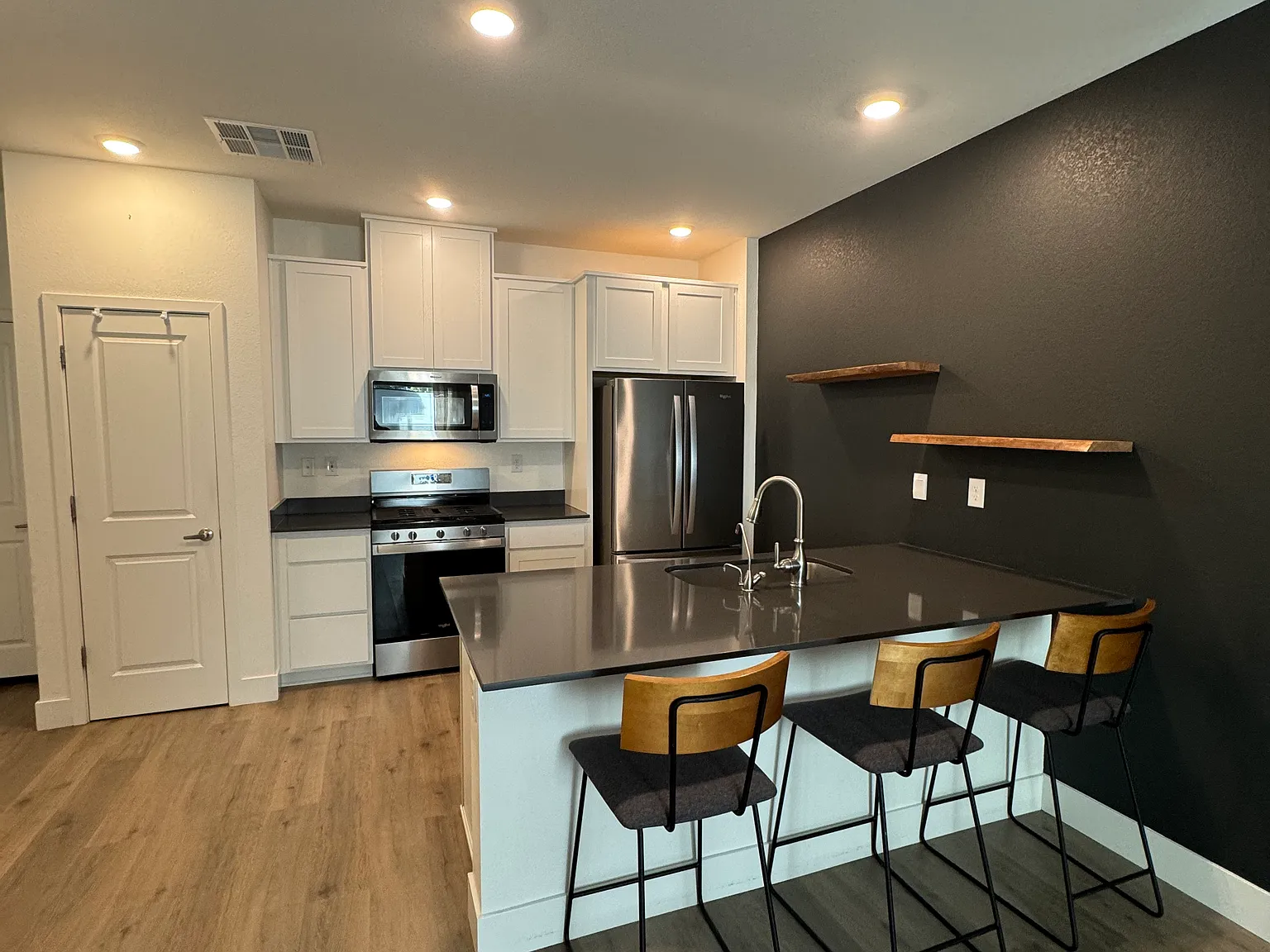 3 bed, 2.5 bath, 1310 sqft, $2,900 — Photo 3