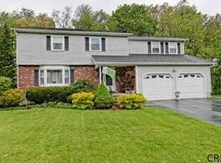 3 Denhelder Dr, Ballston Lake, NY 12019