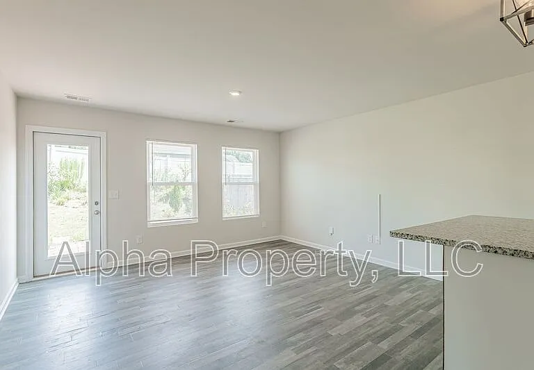 304 Long Grove Ln — Photo 14