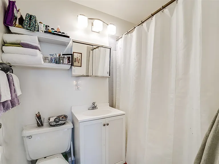 341 Monmouth St #305 — Photo 9