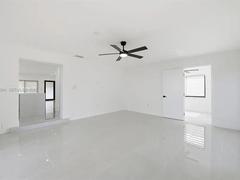 5000 SW 5th Ter — Photo 9