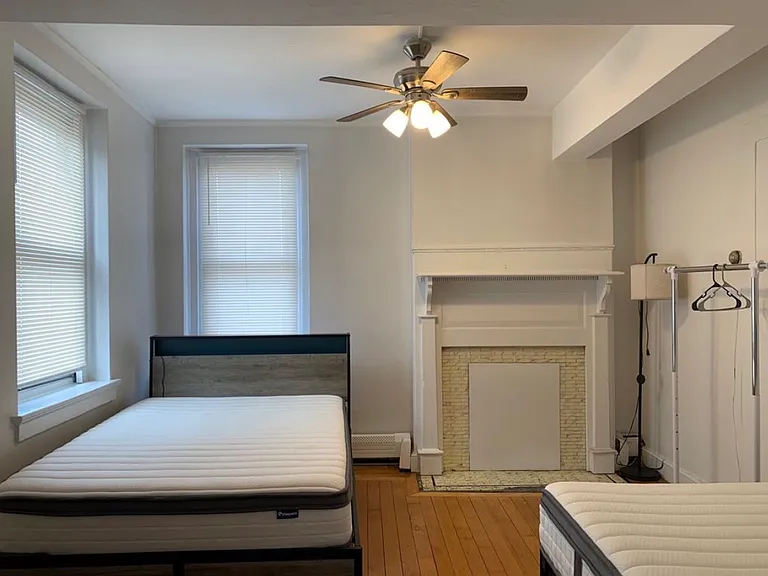 378 Thames St #2 — Photo 1