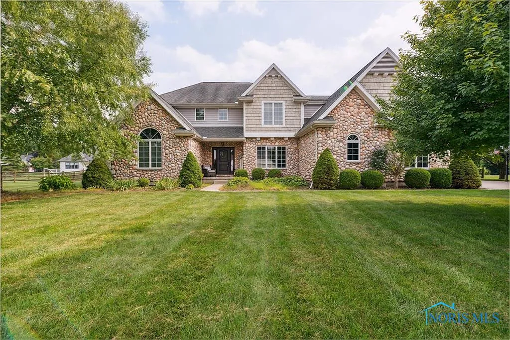 4011 Hollyhock Ln photo 1