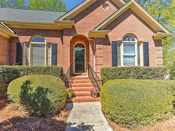 2nd image of 2331 Shannon Dr