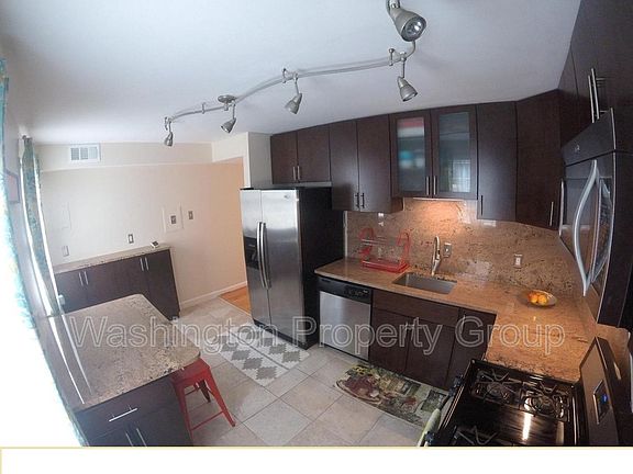 5th image of 736 Quince Orchard Blvd