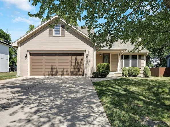 1541 NE Tawny Dr, Lees Summit, MO 64086