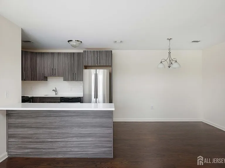 1400 Saint George Ave #303 — Photo 9