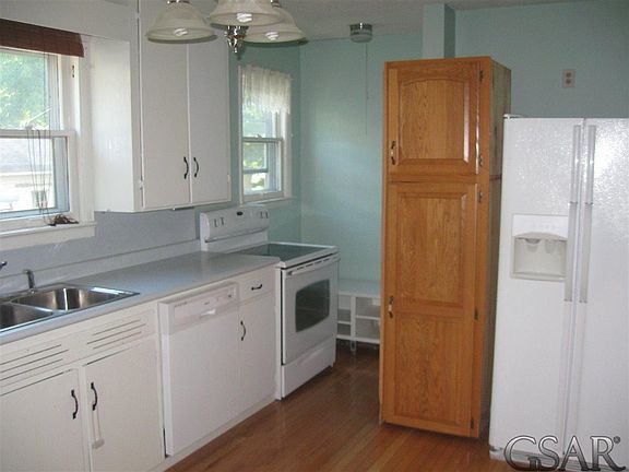2nd image of 738 N Park St