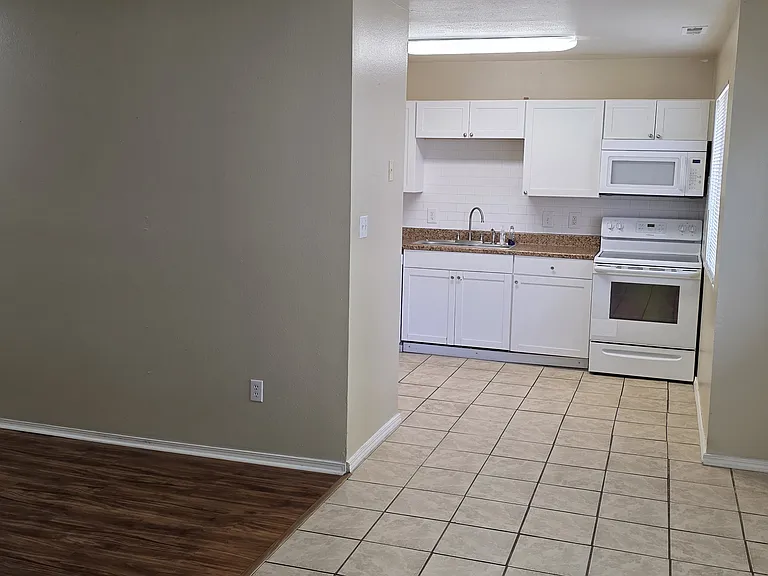 3004 Winnipeg St — Photo 3