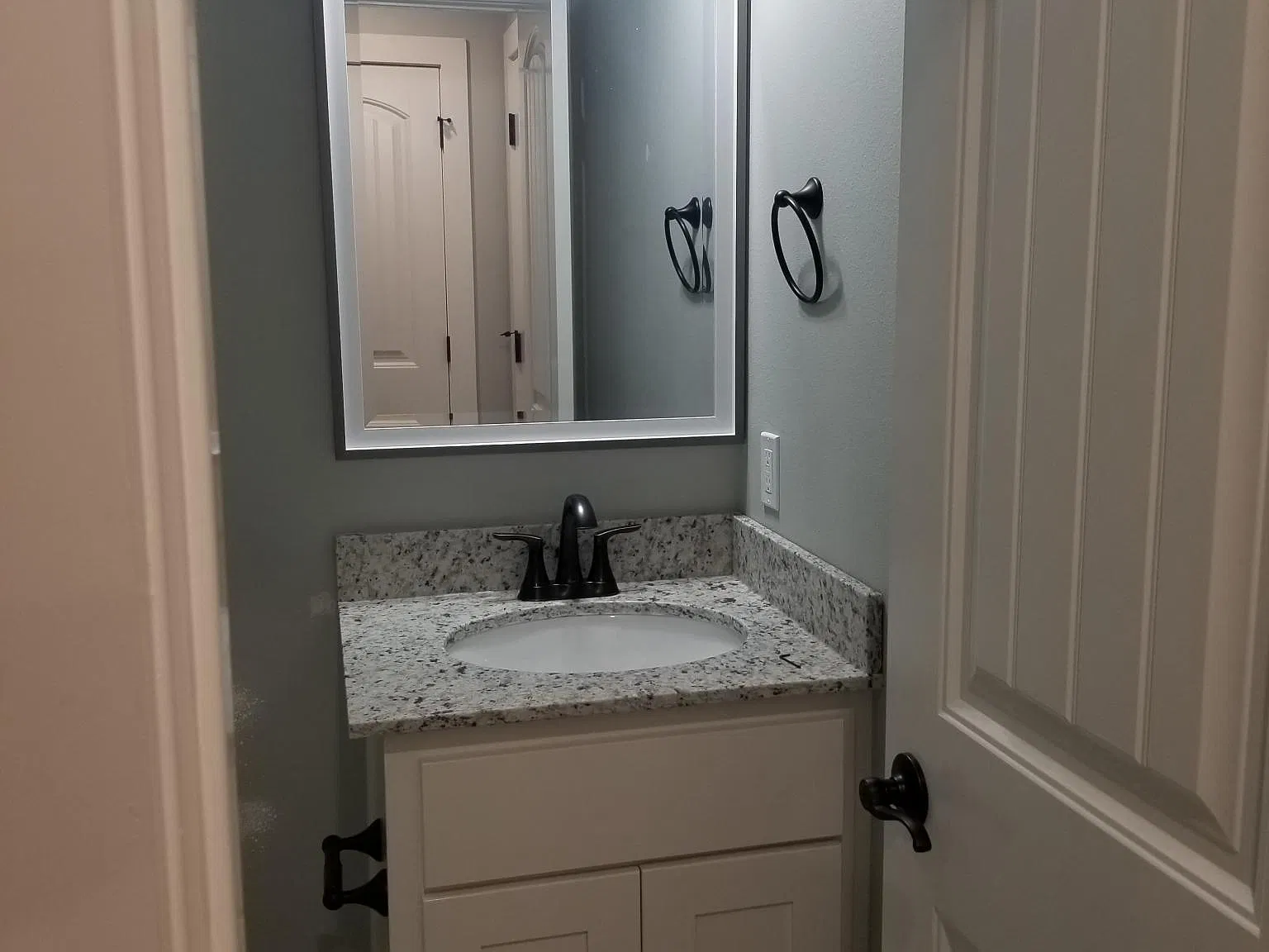 3 bed, 2.5 bath, 1400 sqft, $1,475 — Photo 3