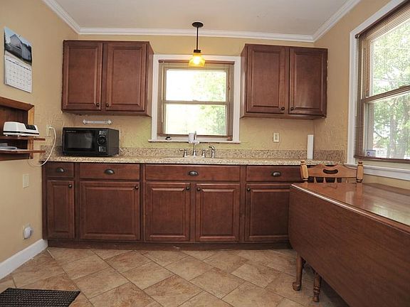 4th image of 3303 S New Jersey St