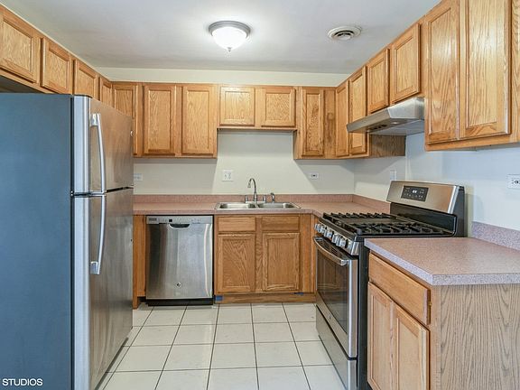 2nd image of 257 W Washington Blvd #8