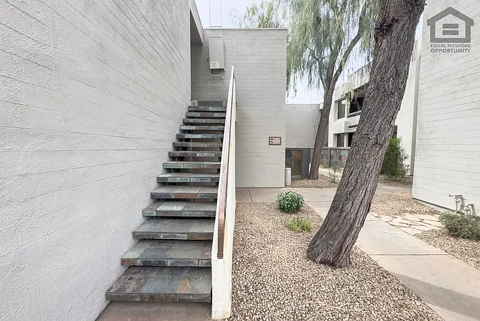 2 bed, 2.0 bath, 1010 sqft, $1,499 — Photo 2