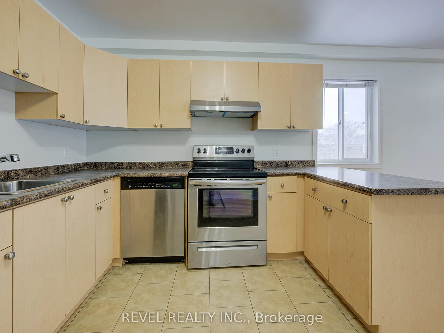 3 bed, $2,000 — Photo 4