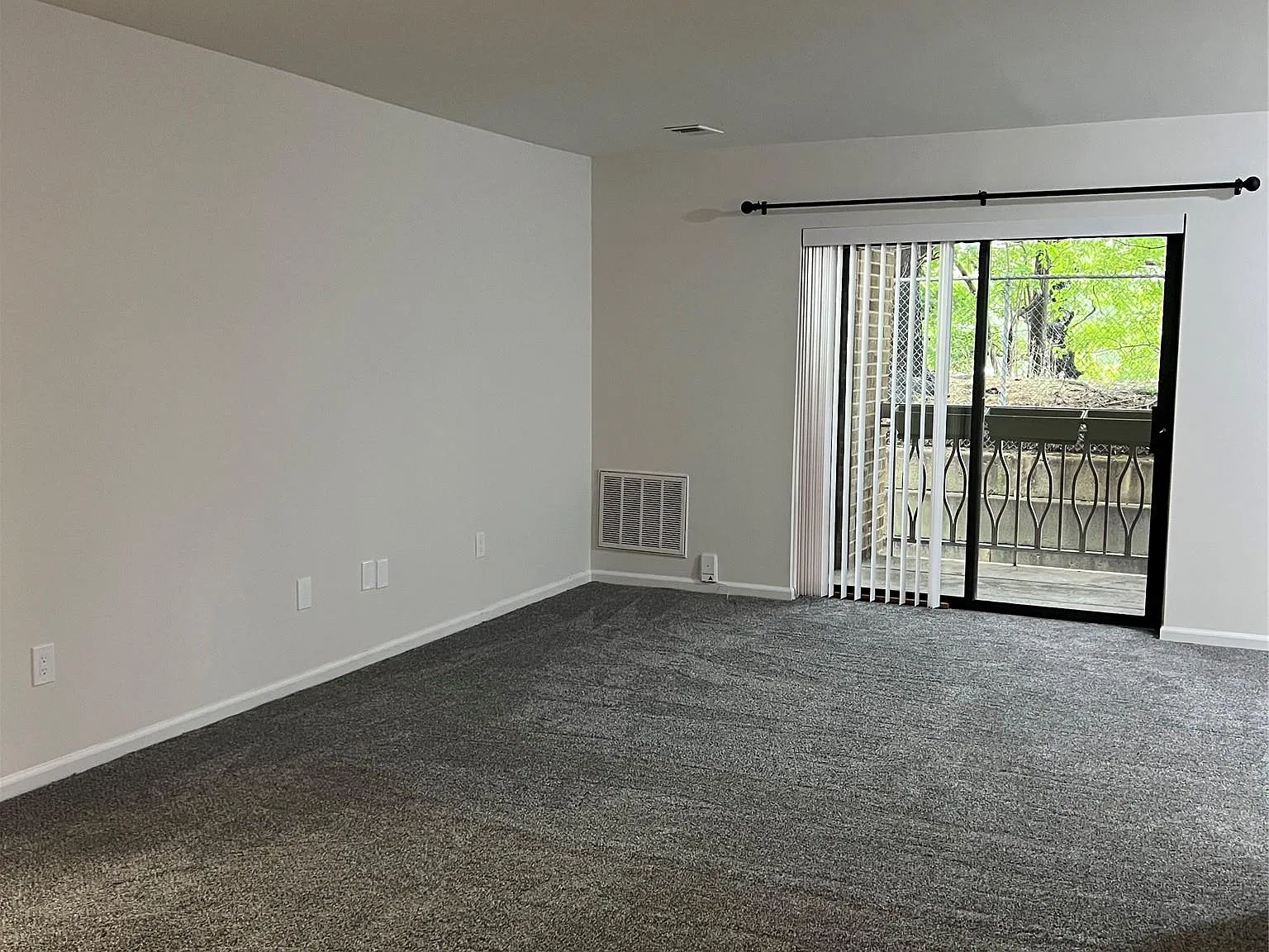 1 bed, 1.0 bath, 817 sqft, $2,100 — Photo 2