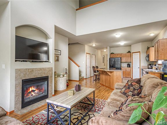 3rd image of 1752 S Prospect Ln